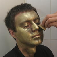 S maskérskymi
farbami
ide líčenie
rýchlo.