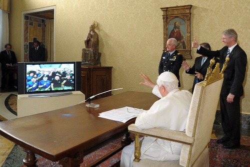 Pápež Benedikt XVI. sa spojil s Medzinárodnou vesmírnou stanicou (ISS) 