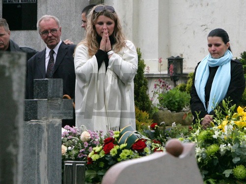 Eva Muková na manželovom pohrebe.
