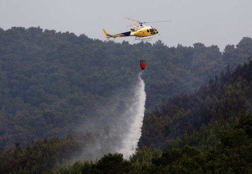 Plamene už zničili asi 1500 hektárov lesov