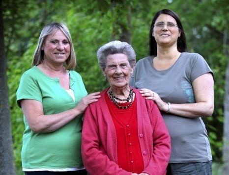 Brenda Williamsová (vľavo), Doreen Pringleová a Paula Williamsová