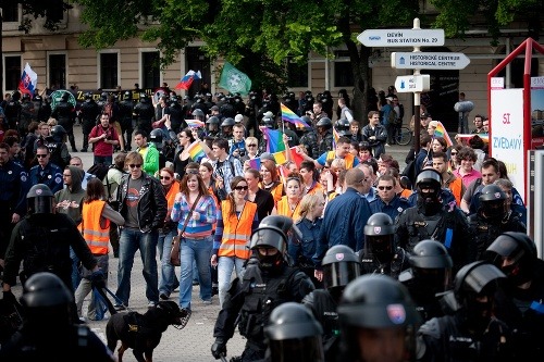 Minuloročný Dúhový Pride narušili extrémisti