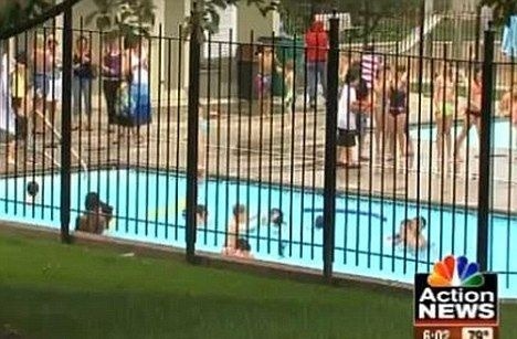 Návštevníci verejného bazéna zostali v šoku