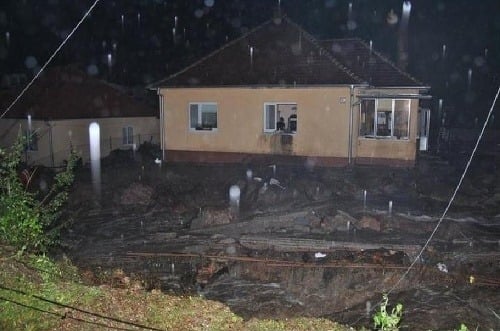 Domy v obci Píla zaplavila voda, 