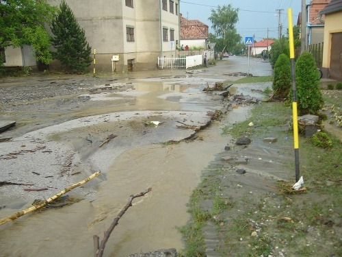 Záplavy v Doľanoch