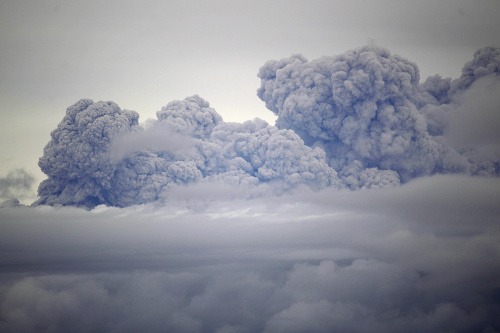 Sopečný mrak z vulkánu Puyehue