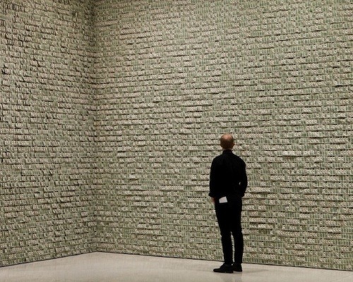 Autor pri svojom diele