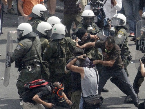 Atény sa ponorili do 48-hodinového štrajku