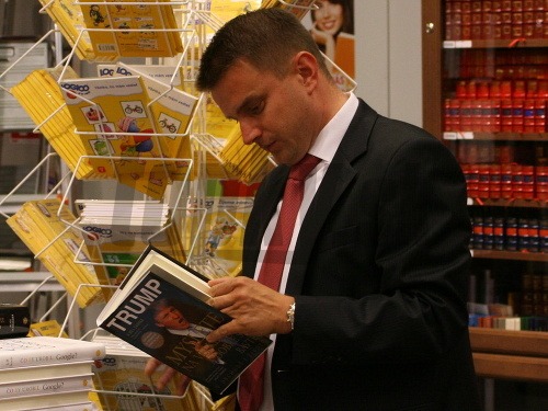 Branislav Záhradník sa inšpiruje multimilionárom Donaldom Trumpom. 