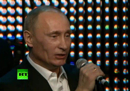 Vladimir Putin spieva Blueberry Hill