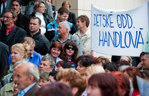 Protest pred ministerstvom zdravotníctva Protest pred ministerstvom zdravotníctva