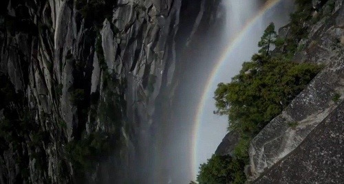 Dúhu je najlepšie vidieť počas splnu Mesiaca