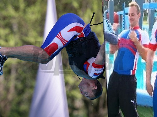 Švajda sa ukázal - strúhal saltá a bil sa do pŕs. 