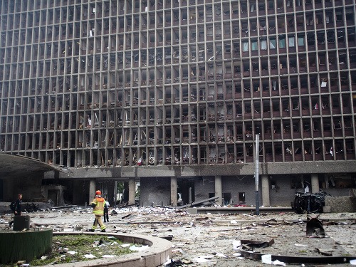 Budova zničená po výbuchu