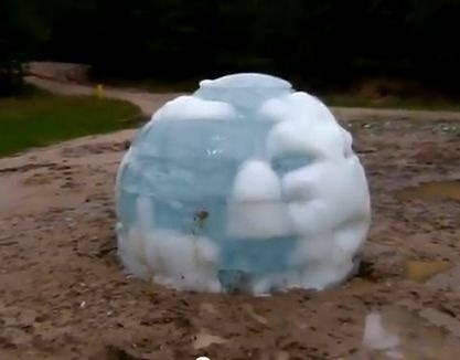 Ľadová guľa podľa niektorých prišla z vesmíru