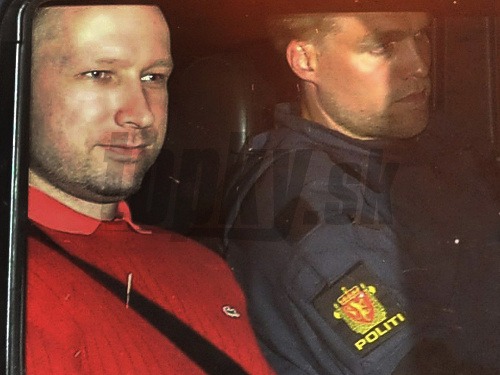 Andersa Breivika prevážajú na vypočúvanie