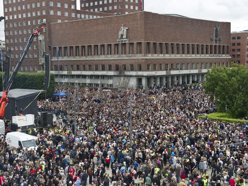 Spomienkový pochod v centre Osla