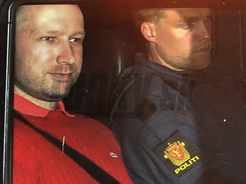 Andersa Breivika prevážajú na vypočúvanie