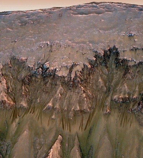 Môže voda na Marse znamenať život?
