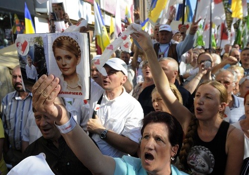 Protesty proti väzbe Tymošenkovej v centre Kyjeva pokračujú