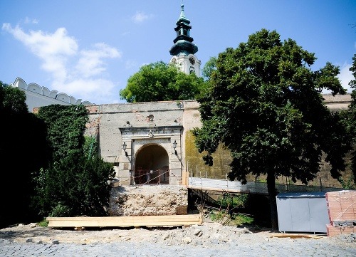 Vstupný most do Nitrianskeho hradu je už minulosťou