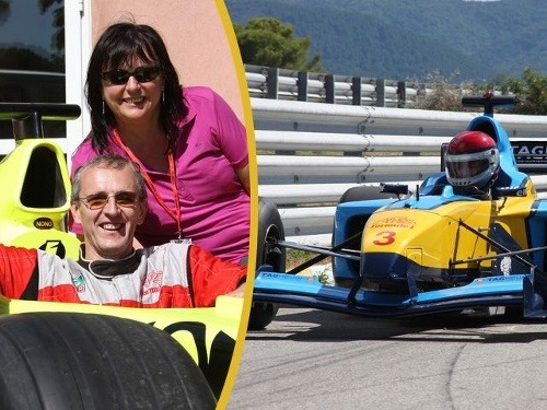 Ivan Štefanec s manželkou v monoposte F1.