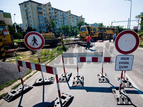 Rekonštrukcia železničného priecestia na Ivanskej ceste v Bratislave.