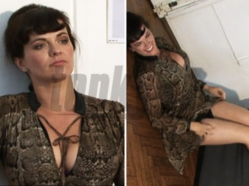 Marta Jandová - hlboký výstrih bol zámerom, odhalené nohavičky nehodou. 