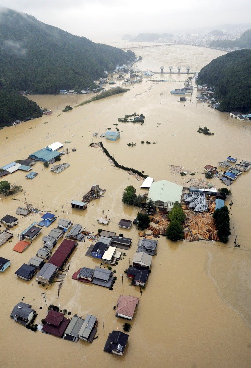 Japonské zemetrasenie a následné tsunami