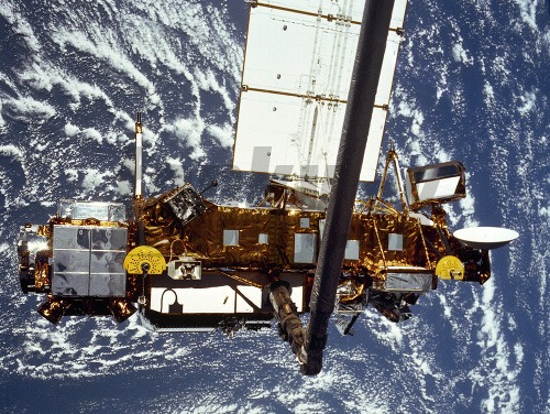 Padajúci satelit UARS