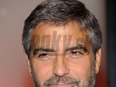 George Clooney má už tiež šediny