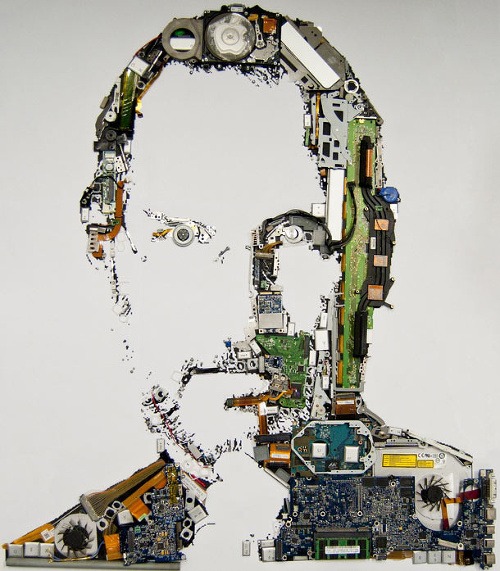 Portrét Steva Jobsa z počítačových súčiastok
