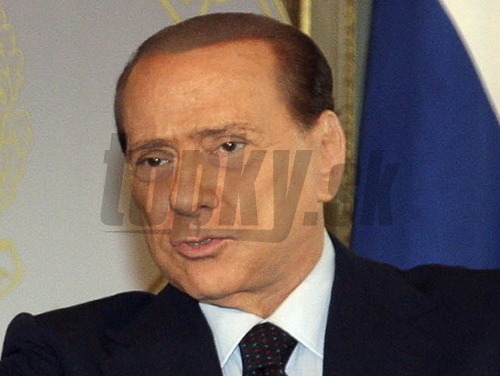 Taliansky premiér Silvio Berlusconi odstúpil