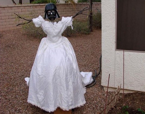 Svadobné šaty ako oblek pre strašiaka