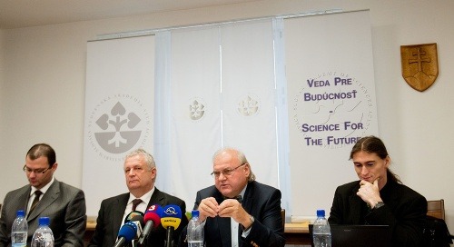 Predseda SAV Jaromír Pastorek, Ferdinand Devínsky a Miroslav Medveď