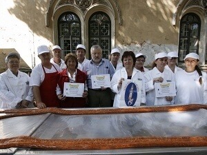 Rekordne dlhá klobása meria 101,07 m