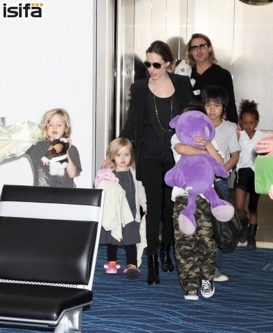 Angelina Jolie a Brad Pitt tvoria so šiestimi ratolesťami naozaj veľkú rodinu.