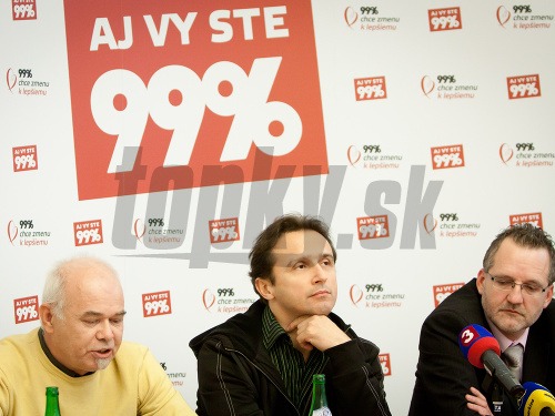 Sprava: Milan Mrázik, Mário Radačovský a Ján Sido počas TB občianskej iniciatívy 99%