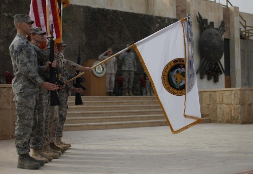 Vojaci stiahli vojenskú vlajku v Bagdade