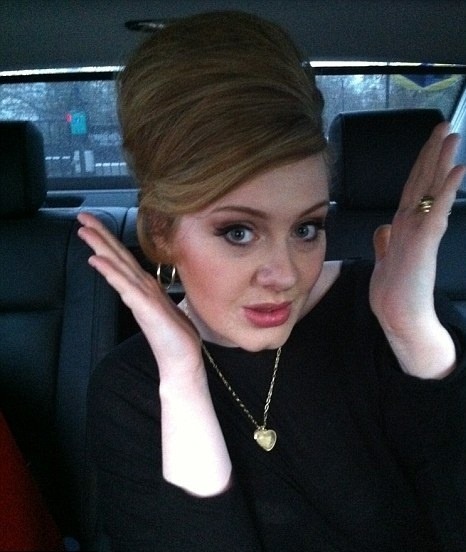 Speváčka Adele prekvapila výraznejšími líniami tváre.