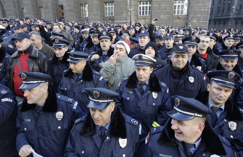 Protest policajtov za zvýšenie platov