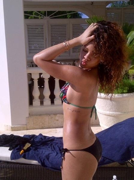 Rihanna v bikinách