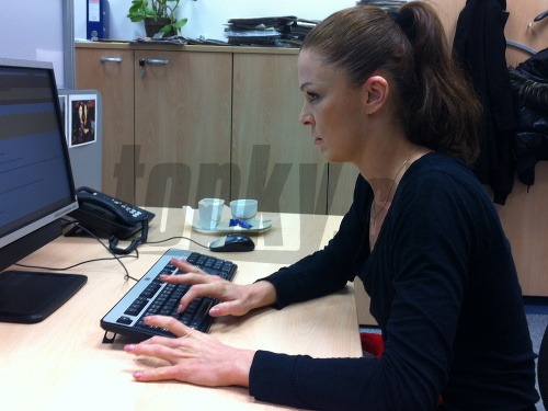 Online rozhovor s herečkou Elenou Podzámskou. 
