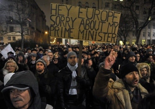 Demonštranti protestujú proti vláde Viktora Orbána