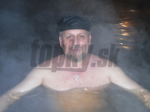 Jozef Oklamčák sa kúpal v mínusových teplotách. 