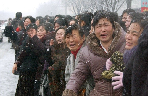 Zdrvení obyvatelia na pohrebe Kim Čong-ila