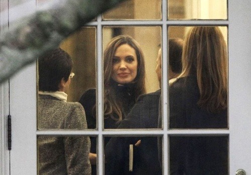 Angelina Jolie v Bielom dome