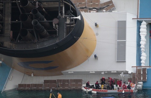 Na povrch vyplával ďalší škandál týkajúci sa havárie lode Costa Concordia