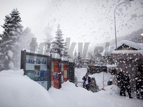 Švajčiarska armáda bojuje so snehom pred Svetovým ekonomickým fórom v Davose