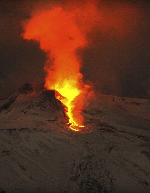 Sicílska sopka Etna sa opäť prebudila